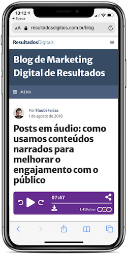 Smartphone mostrando um artigo do blog da RD que possui narração do VOOOZER